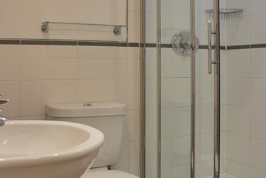 1 bed flat, St James's Parade, Poets Corner, Bath, BA11UH - Image 5