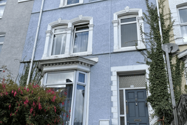 1 bed studio, Bryn Road, Brynmill, Swansea, SA20AR - Image 1