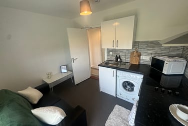 2 bed flat, Bryn Road, Brynmill, Swansea, SA20AR - Image 2