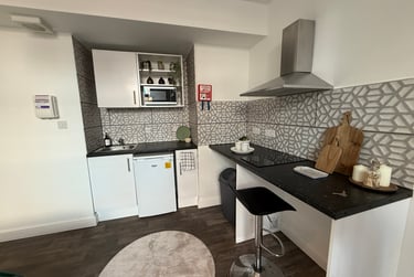 1 bed studio, Bryn Road, Brynmill, Swansea, SA20AR - Image 2