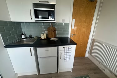 1 bed studio, St Helens Road, Mount Pleasant, Swansea, SA14DQ - Image 9