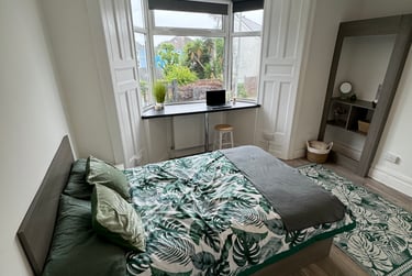 1 bed studio, Malvern Terrace, Brynmill, Swansea, SA20BE - Image 2