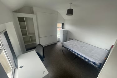 1 bed studio, Finsbury Terrace, Brynmill, Swansea, SA20AH - Image 2