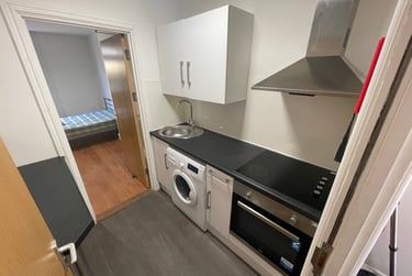 1 bed flat, Bryn Road, Brynmill, Swansea, SA20AT - Image 2