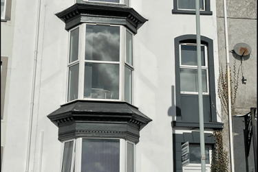 3 bed flat, Bryn Road, Brynmill, Swansea, SA20AT - Image 1