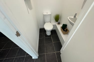 1 bed flat, Bryn Road, Brynmill, Swansea, SA20AR - Image 2