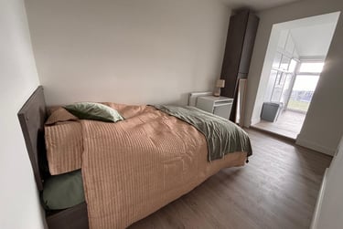 1 bed studio, Bryn Road, Brynmill, Swansea, SA20AR - Image 2