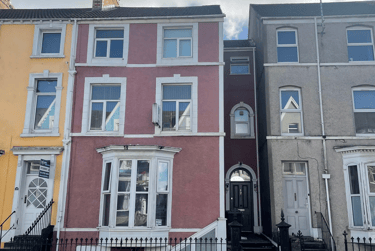 1 bed studio, Bryn Road, Brynmill, Swansea, SA20AR - Image 1