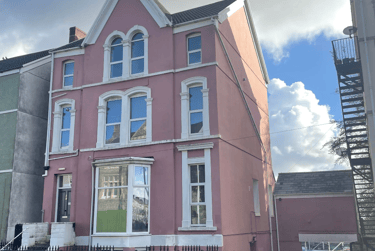 3 bed flat, Bryn Road, Brynmill, Swansea, SA20AP - Image 1