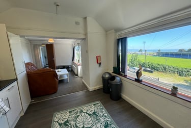 3 bed flat, Bryn Road, Brynmill, Swansea, SA20AP - Image 2