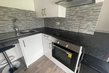 2 bed flat, Bryn Road, Brynmill, Swansea, SA20AR - Image 3