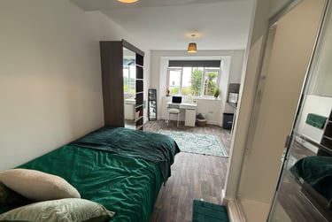 1 bed studio, Bryn Road, Brynmill, Swansea, SA20AR - Image 3