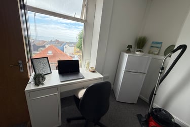 1 bed studio, Finsbury Terrace, Brynmill, Swansea, SA20AH - Image 3