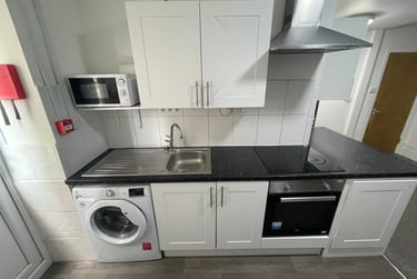 3 bed flat, Bryn Road, Brynmill, Swansea, SA20AR - Image 3