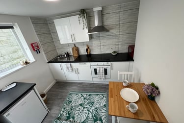 1 bed flat, Bryn Road, Brynmill, Swansea, SA20AR - Image 12