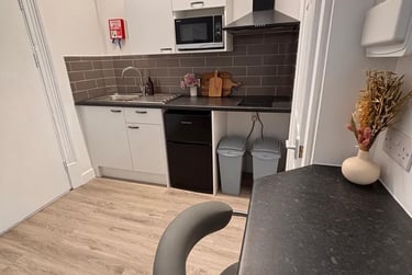 1 bed studio, Bryn Road, Brynmill, Swansea, SA20AR - Image 12