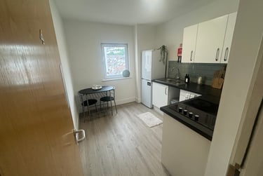 2 bed flat, St Helens Road, Mount Pleasant, Swansea, SA14DQ - Image 4