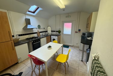 3 bed flat, Bryn Road, Brynmill, Swansea, SA20AT - Image 13