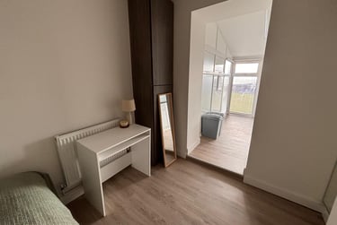 1 bed studio, Bryn Road, Brynmill, Swansea, SA20AR - Image 8