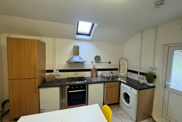 2 bed flat, Bryn Road, Brynmill, Swansea, SA20AT - Image 3