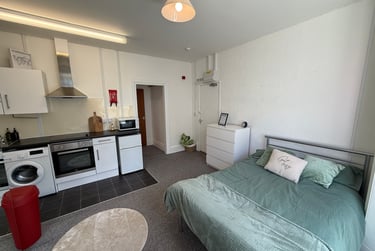 1 bed flat, Bryn Road, Brynmill, Swansea, SA20AR - Image 4