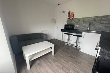 2 bed flat, Bryn Road, Brynmill, Swansea, SA20AR - Image 5