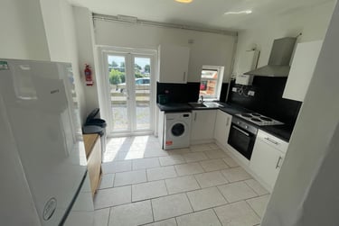 3 bed flat, Bryn Road, Brynmill, Swansea, SA20AP - Image 5