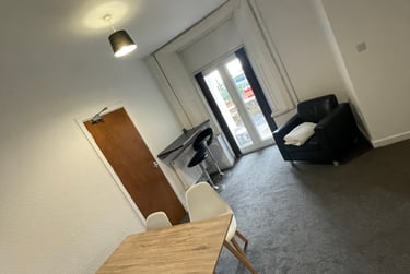 2 bed flat, Bryn Road, Brynmill, Swansea, SA20AP - Image 5