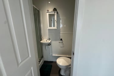 1 bed flat, Bryn Road, Brynmill, Swansea, SA20AR - Image 5