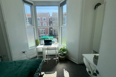 1 bed studio, Bryn Road, Brynmill, Swansea, SA20AR - Image 5