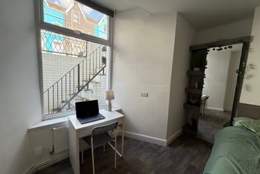 1 bed studio, Bryn Road, Brynmill, Swansea, SA20AR - Image 5