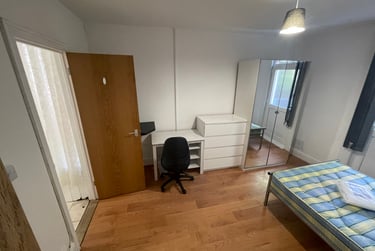 1 bed flat, Bryn Road, Brynmill, Swansea, SA20AT - Image 5