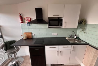 1 bed studio, Bryn Road, Brynmill, Swansea, SA20AR - Image 5