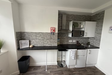 1 bed studio, Bryn Road, Brynmill, Swansea, SA20AR - Image 6