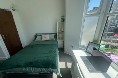 1 bed studio, Bryn Road, Brynmill, Swansea, SA20AR - Image 6