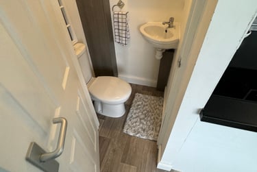 1 bed studio, Malvern Terrace, Brynmill, Swansea, SA20BE - Image 6