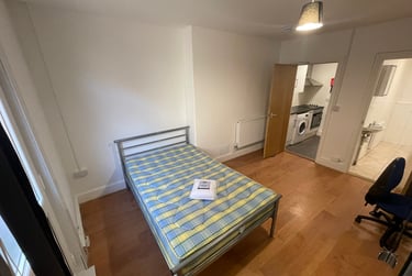 1 bed flat, Bryn Road, Brynmill, Swansea, SA20AT - Image 6