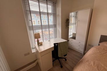 1 bed studio, Bryn Road, Brynmill, Swansea, SA20AR - Image 6