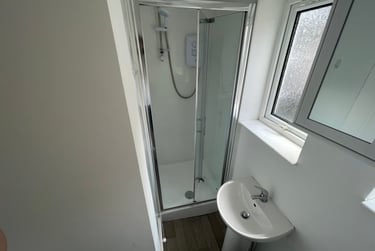 1 bed studio, St Albans Road, Brynmill, Swansea, SA20BP - Image 6