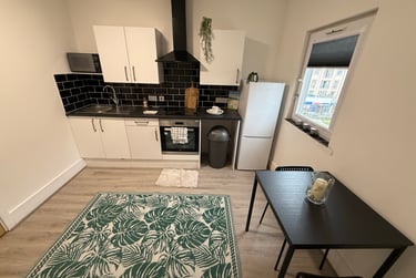 2 bed flat, St Helens Road, Mount Pleasant, Swansea, SA14DQ - Image 4