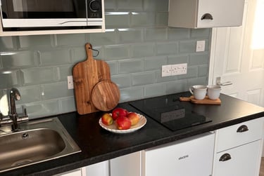 1 bed studio, Bryn Road, Brynmill, Swansea, SA20AR - Image 7