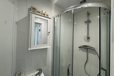 1 bed flat, Bryn Road, Brynmill, Swansea, SA20AR - Image 7