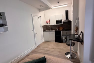 1 bed studio, Bryn Road, Brynmill, Swansea, SA20AR - Image 7