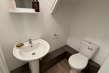 1 bed studio, Bryn Road, Brynmill, Swansea, SA20AR - Image 8