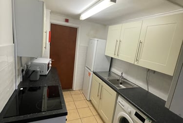 2 bed flat, Bryn Road, Brynmill, Swansea, SA20AP - Image 3