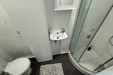 1 bed flat, Bryn Road, Brynmill, Swansea, SA20AR - Image 8