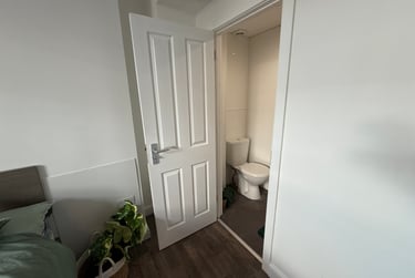 1 bed studio, Bryn Road, Brynmill, Swansea, SA20AR - Image 8