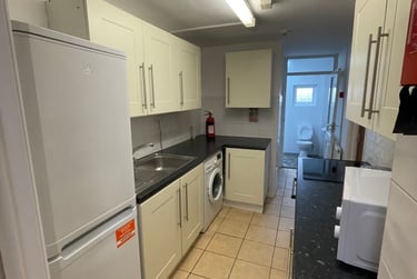 2 bed flat, Bryn Road, Brynmill, Swansea, SA20AP - Image 4