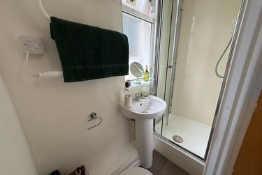 1 bed studio, Finsbury Terrace, Brynmill, Swansea, SA20AH - Image 9