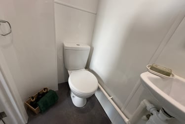 1 bed studio, Bryn Road, Brynmill, Swansea, SA20AR - Image 9